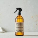 ONDÉLE Santal Mistik Oda ve Çamaşır Spreyi 500ml | Doğal Sandal Ağacı Esansiyel Yağı ve Saf Su | Kremsi, Odunsu ve Meditatif Ev Kokusu - Görsel 4